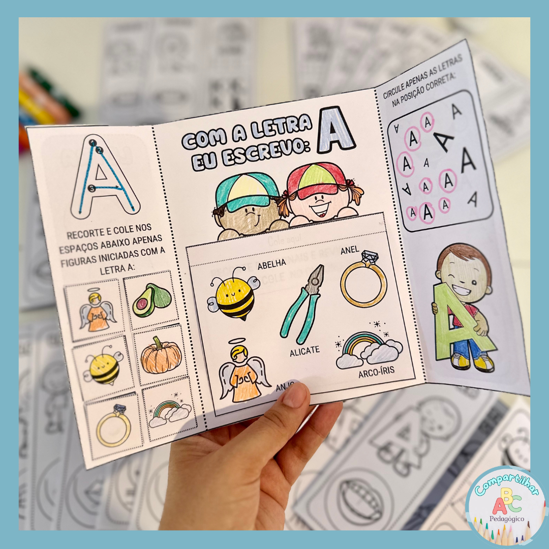 O Lapbook do Alfabeto é um recurso pedagógico desenvolvido para trabalhar todas as letras com crianças em fase de alfabetização. A proposta une atividades práticas e lúdicas que tornam o aprendizado do alfabeto mais significativo. O Lapbook do Alfabeto inclui um livrinho para cada letra, com imagens para colorir e boquinhas fonoarticulatórias. Esses recursos ajudam a relacionar letra e som, favorecendo a consciência fonêmica e a consciência fonológica. Cada livrinho é composto por duas folhas A4. As atividades trabalham o traçado das letras, o princípio alfabético, as letras nas quatro formas e a posição correta de cada letra. Além disso, estimulam pintura, recorte e colagem, desenvolvendo a coordenação motora fina. Benefícios da proposta: • Desenvolve a consciência fonêmica; • Fortalece a consciência fonológica; • Trabalha o reconhecimento das letras; • Ensina o traçado correto das letras; • Apresenta as letras nas quatro formas; • Desenvolve o princípio alfabético; • Estimula pintura, recorte e colagem; • Favorece a coordenação motora fina; • Torna o processo de alfabetização mais lúdico e significativo. Arquivo em PDF pronto para impressão.