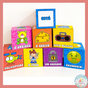 Aqui está a descrição no formato **LPPS**: Dados para Formação de Frases – Recurso Pedagógico para Alfabetização O recurso Dados para Formação de Frases foi desenvolvido para auxiliar crianças em fase de alfabetização no processo de construção de frases de maneira lúdica, prática e envolvente. O material é composto por um conjunto de oito dados educativos, sendo um dado com personagens, um dado com ações e seis dados com complementos, possibilitando inúmeras combinações para a criação de frases completas. A dinâmica favorece a compreensão da estrutura das frases, amplia o vocabulário e estimula o desenvolvimento da leitura e da escrita. Por meio das combinações realizadas com os dados, as crianças aprendem a organizar ideias, interpretar informações e produzir frases com mais autonomia. As frases criadas também podem ser registradas no caderno, fortalecendo o treino da escrita e contribuindo para o processo de alfabetização. Colorido, atrativo e divertido, o recurso desperta o interesse dos alunos e facilita a compreensão e a memorização dos conteúdos trabalhados em sala de aula ou em atividades de reforço escolar. Benefícios do recurso: • Desenvolve a construção e a organização de frases; • Estimula a leitura e a escrita; • Amplia o vocabulário; • Trabalha interpretação e produção textual; • Favorece o raciocínio linguístico; • Torna a aprendizagem mais divertida e significativa. O arquivo é disponibilizado em PDF pronto para impressão e acompanha vídeo tutorial de montagem para facilitar a utilização do material.