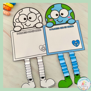 **Atividade “O Planeta que Eu Quero” – Dia Mundial do Meio Ambiente** A atividade “O Planeta que Eu Quero” é um recurso pedagógico desenvolvido para trabalhar o tema Dia Mundial do Meio Ambiente com crianças da Educação Infantil e das séries iniciais do Ensino Fundamental de forma criativa, reflexiva e divertida. A proposta incentiva a conscientização ambiental, a criatividade e a expressão das ideias das crianças por meio de desenhos, escrita e dobraduras. Os alunos poderão representar o planeta que desejam para o futuro, estimulando reflexões sobre preservação ambiental e cuidado com a natureza. O material vai nas versões colorida e para colorir, permitindo diferentes possibilidades de uso em sala de aula. A atividade também pode ser utilizada na decoração de murais e painéis escolares relacionados ao Meio Ambiente. O arquivo inclui: • Atividade na versão colorida; • Atividade para colorir; • Tiras para recorte e dobraduras; • Foto modelo para montagem. Benefícios da proposta: • Trabalha conscientização ambiental; • Estimula criatividade e imaginação; • Incentiva produção textual e expressão artística; • Desenvolve coordenação motora e habilidades manuais; • Ideal para murais e projetos escolares sobre Meio Ambiente. Arquivo em PDF pronto para impressão.