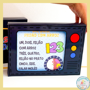 O Recurso Parlendas é um material pedagógico completo para trabalhar parlendas com crianças da Educação Infantil e das séries iniciais do Ensino Fundamental, tornando as aulas mais lúdicas, dinâmicas e significativas.